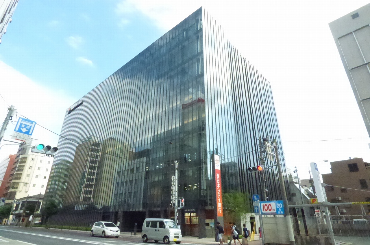 アンビエンス小倉駅前 銀行
