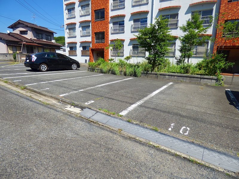 森田第三マンション 駐車場