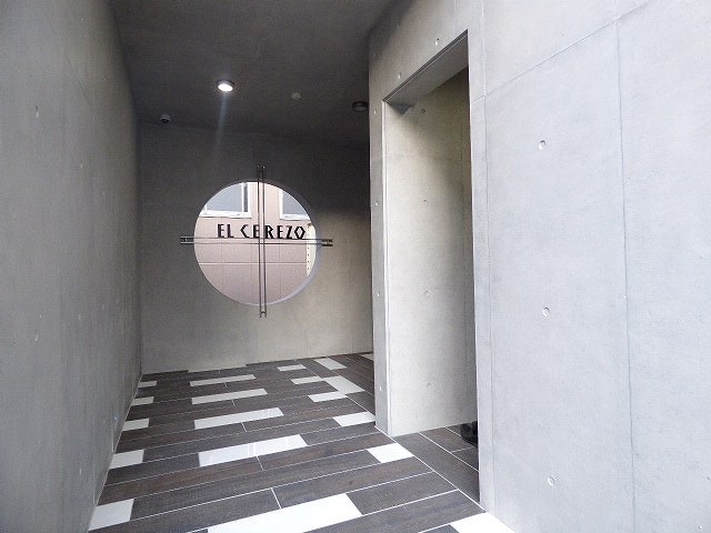 EL CEREZO エントランス