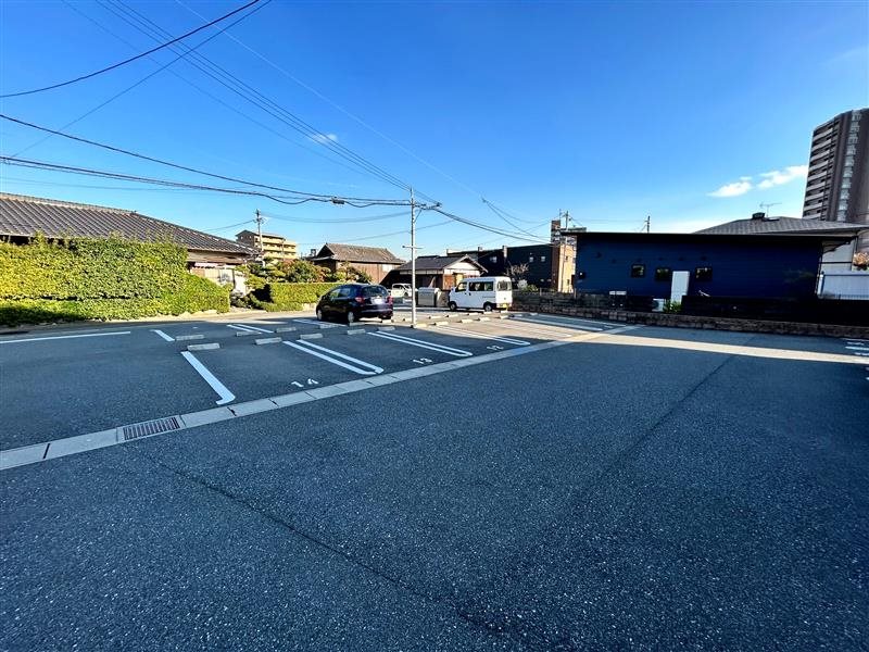 モンステラ朽網駅前 駐車場