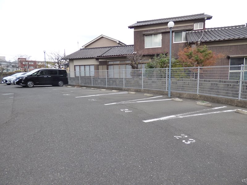 リヴィエールクリエ志徳 駐車場