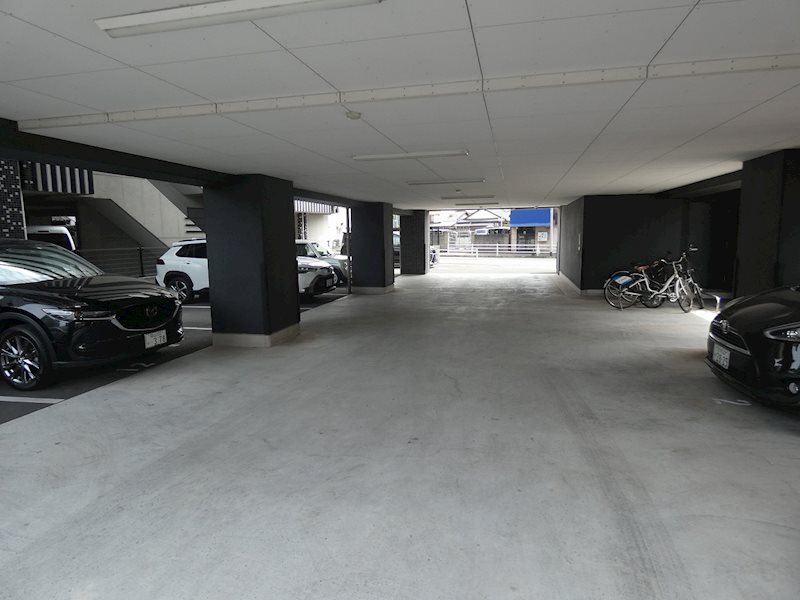 U-Basic reef 三萩野 駐車場