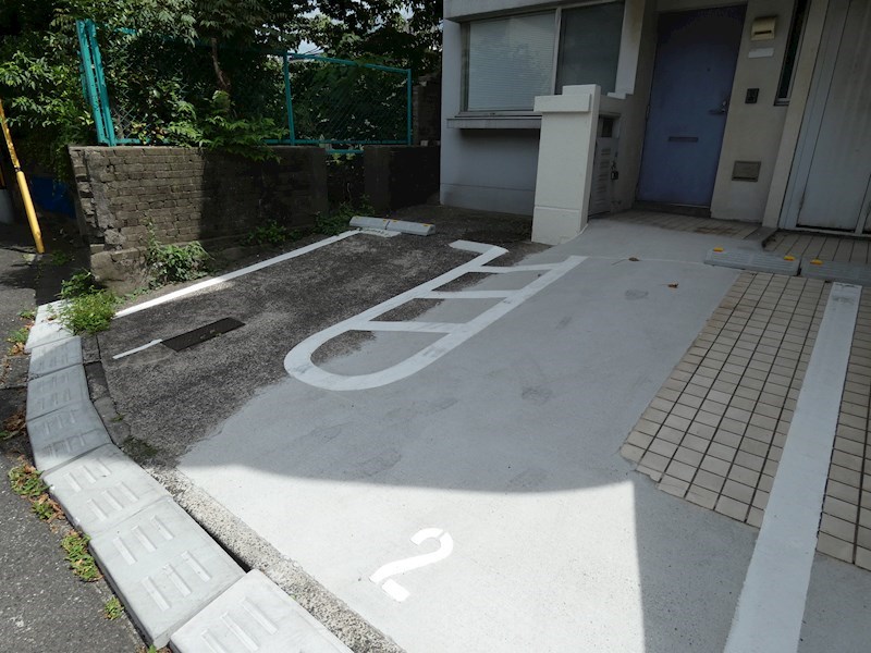 Moon中原東 駐車場