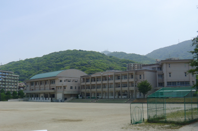 ロード黒崎 中学校