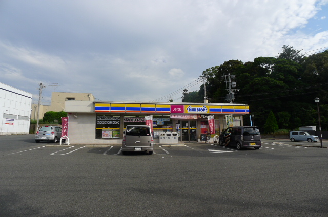 ロイヤルハイツ通谷 コンビニ