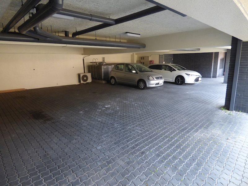 パルメゾンビル 駐車場