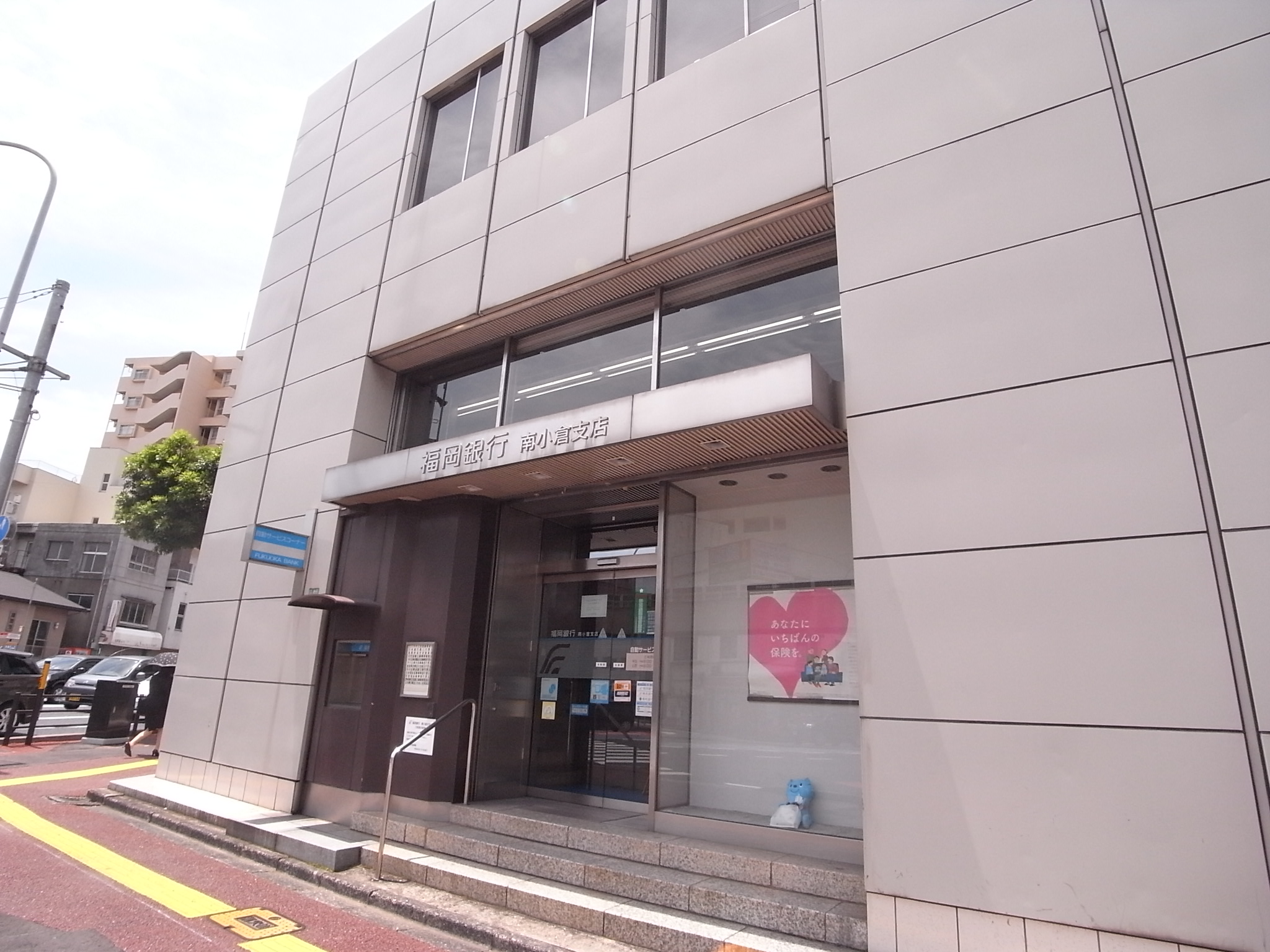 パルメゾンビル 銀行