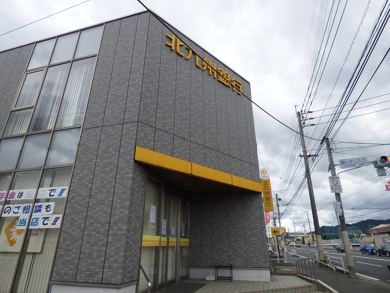 REZIA苅田　D棟 銀行