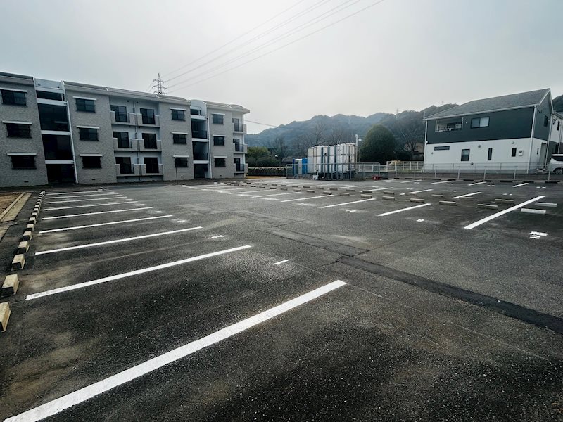 REZIA苅田　D棟 駐車場