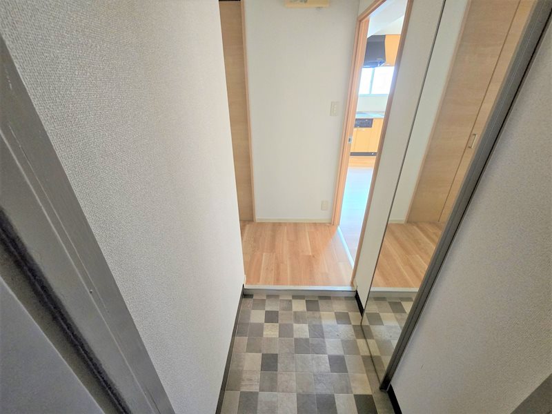 中津口小住ビル 玄関