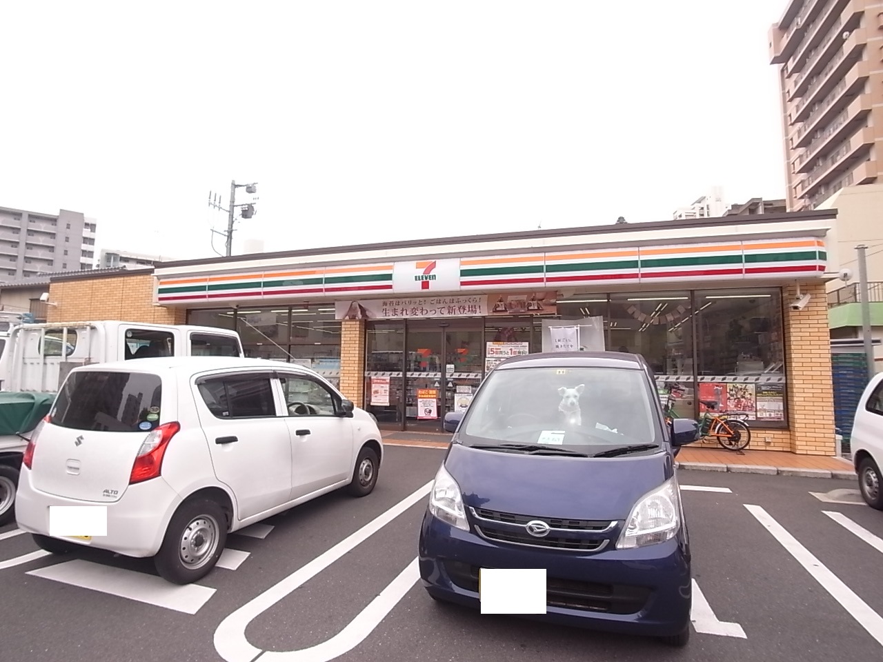 GrandChariot三萩野 コンビニ