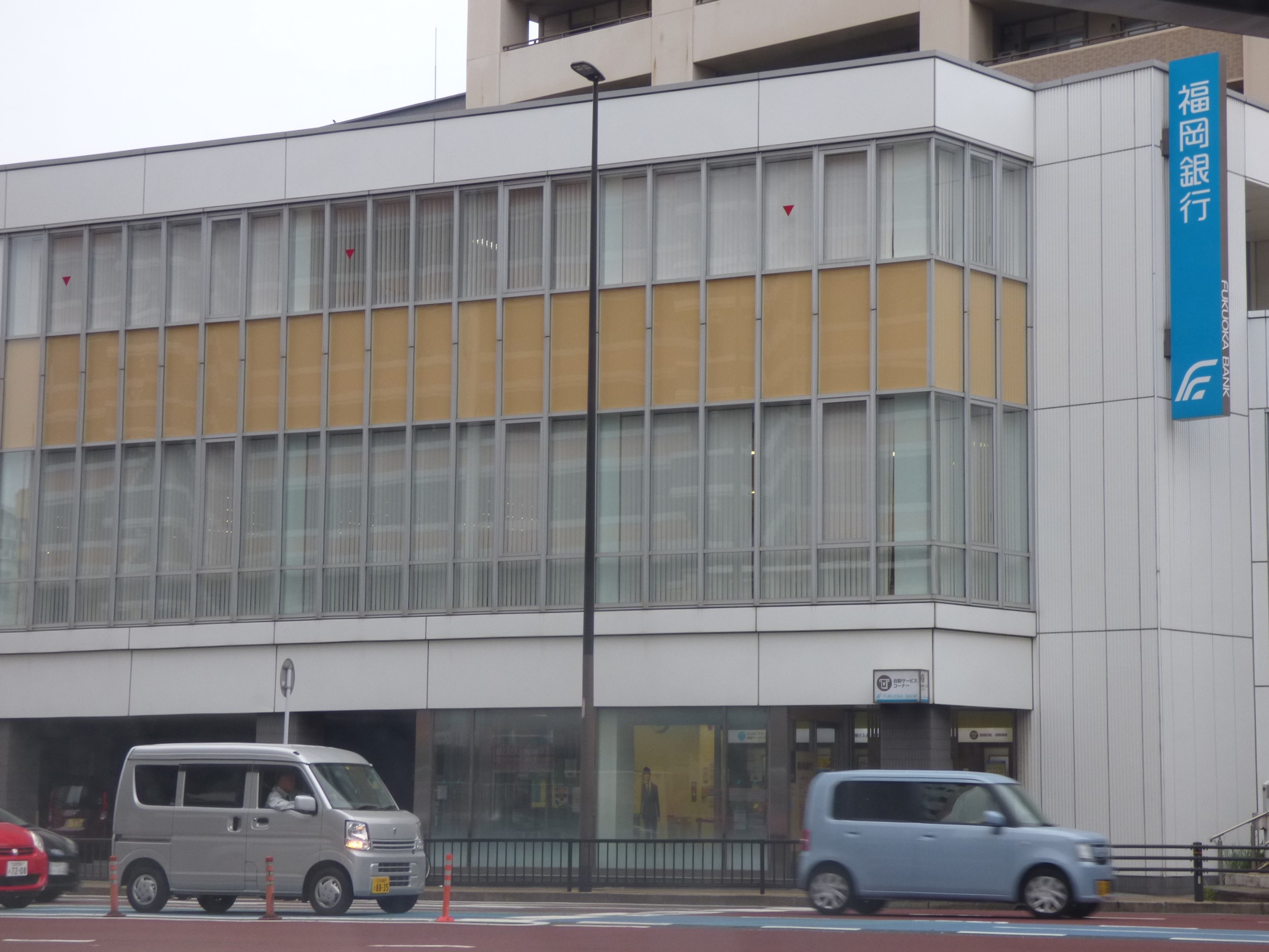 GrandChariot三萩野 銀行