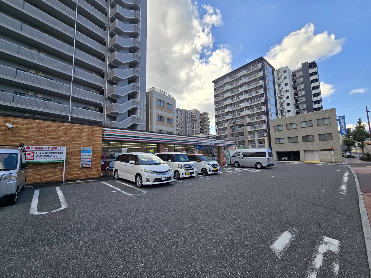 ウィングス西本町 コンビニ