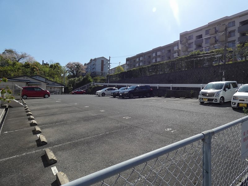 プレザンフォート南王子 駐車場
