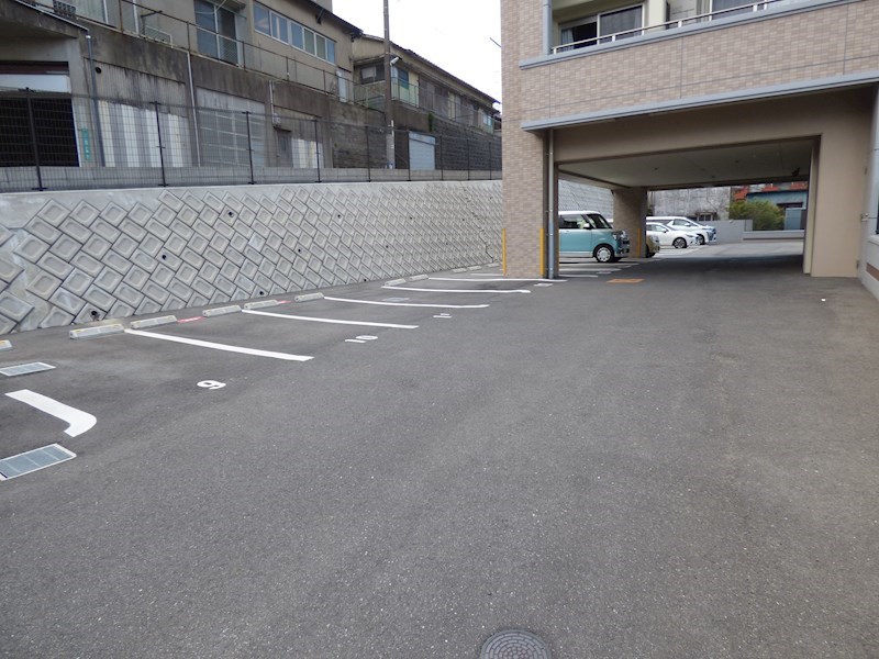 ラ・フェリス下到津 駐車場