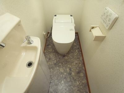 日の出町1丁目戸建 トイレ