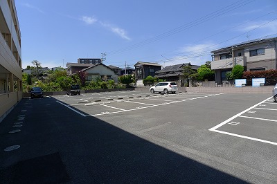ロイヤルシャトー片山 駐車場