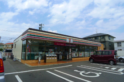 ロイヤルシャトー片山 コンビニ