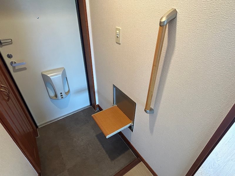 ハイネス若園 玄関