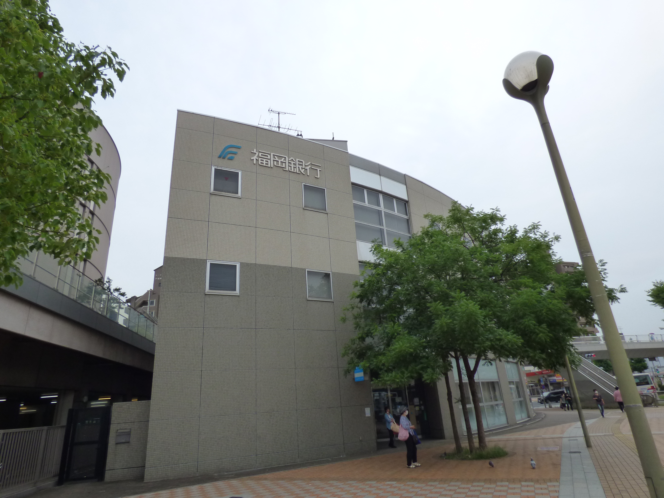 サンレリウス戸畑駅 銀行