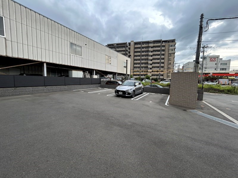Y・M　FLAT 駐車場