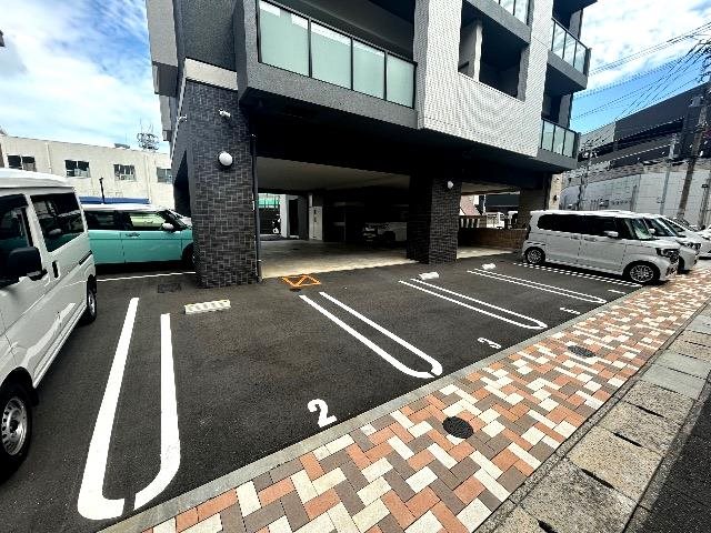 ハイネス徳力 駐車場