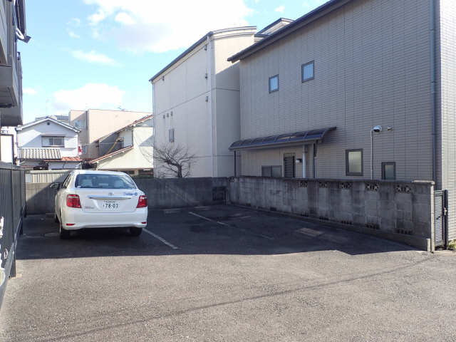 ＷＥＳＴ　ＶＩＬＬＡＧＥ 駐車場