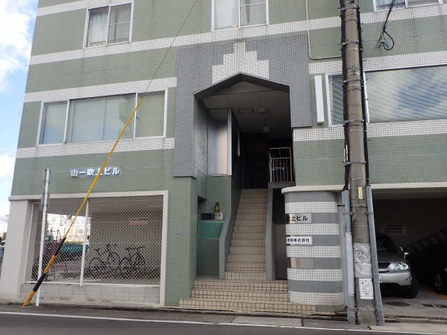 山一吹上ビル エントランス