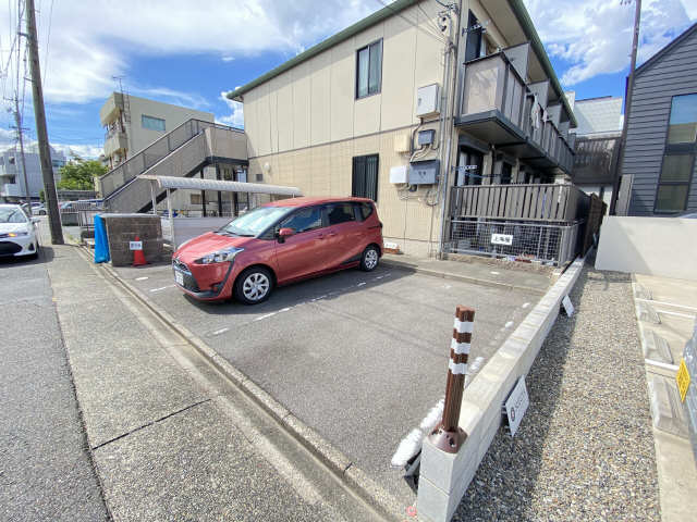 ルーストけやき 駐車場