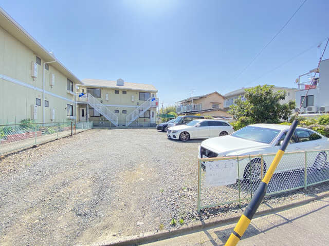 ラフォーレ前山 駐車場