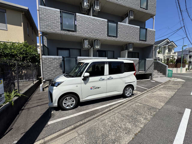 フォーブル川名 駐車場