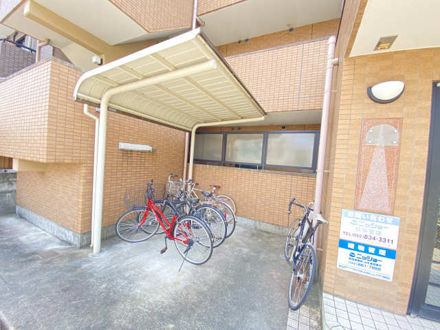 クリスタルコート川名 その他