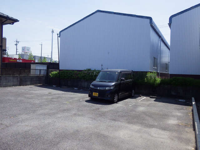 ユースフラッツ 駐車場