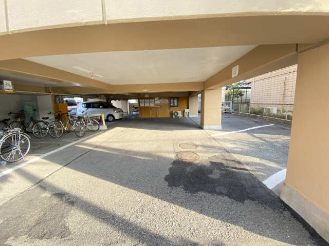 デンマークハイツ 駐車場