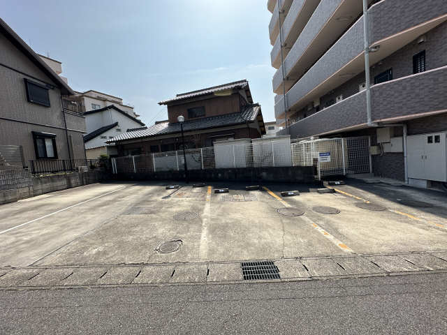 アイレ 駐車場