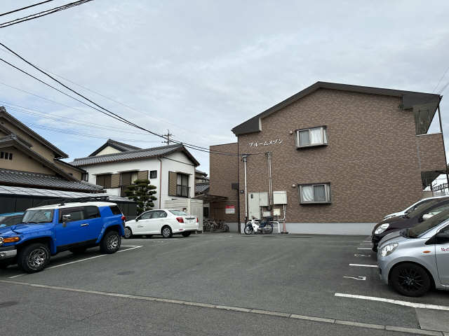 ブルームメゾン 駐車場
