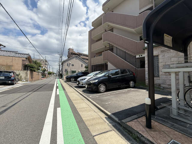 ＲＵＳＳＵＲＥ川名 駐車場