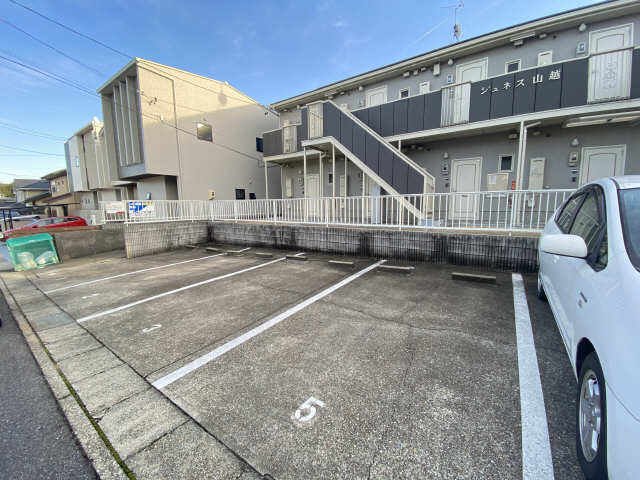 ジュネス山越 駐車場