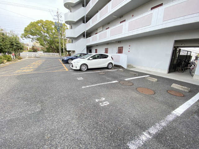 URBAN STAGE SHAMROCK  駐車場