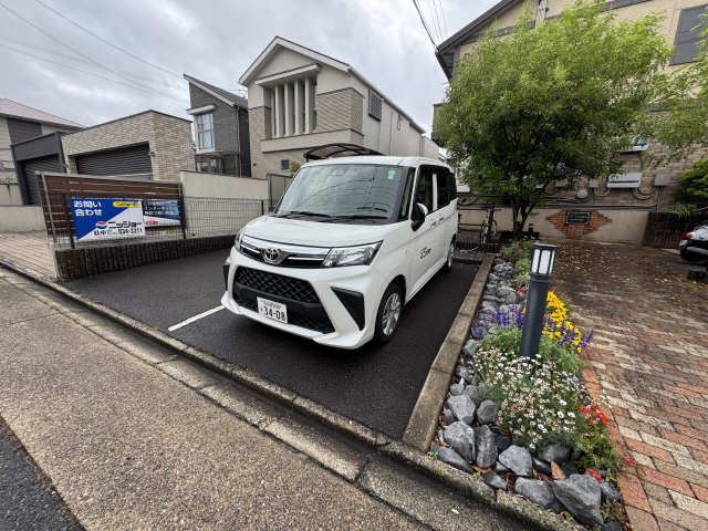 メゾン・ラ・ポール神村 駐車場