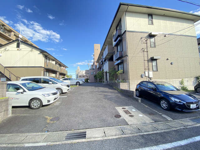 ゴールデン　ビレッジＡ 駐車場