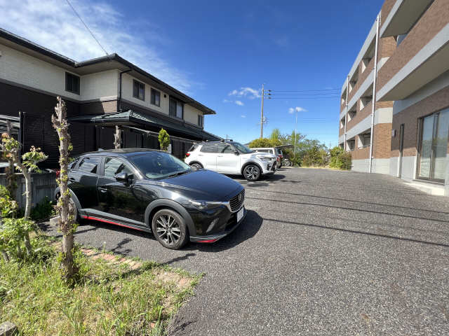コンフォール 駐車場