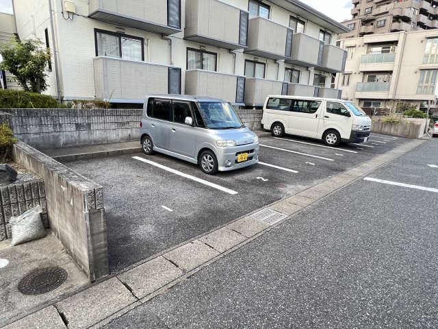 ヴィラ長久手２ 駐車場