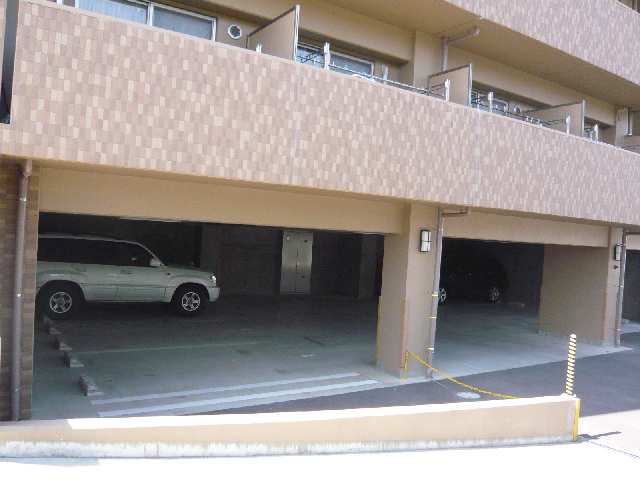 マーヴェラス自由が丘 駐車場