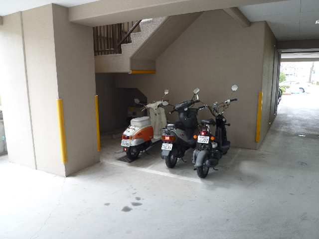 クレストＭＫ荒畑 駐車場