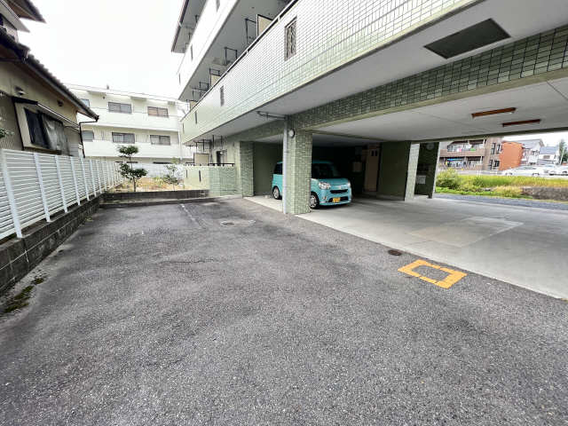 ラ・ウイング青山 駐車場
