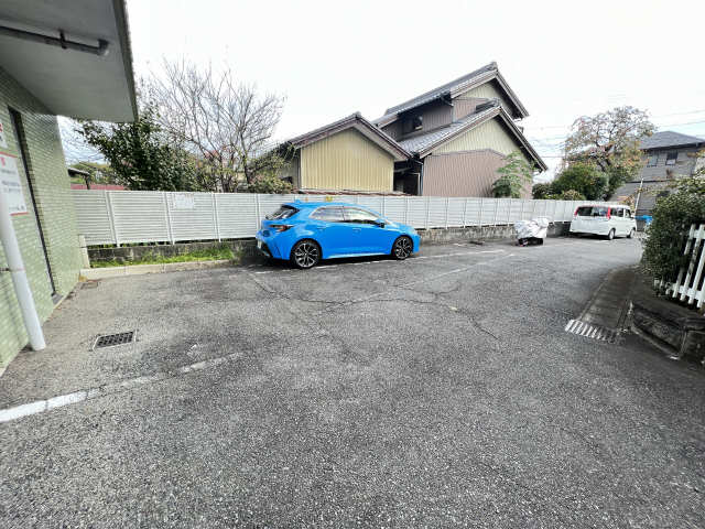ラ・ウイング青山 駐車場