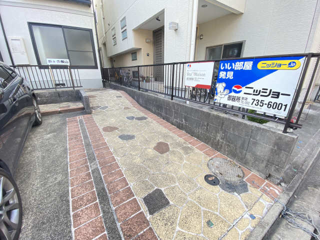 カトルヴィ桜山 エントランス