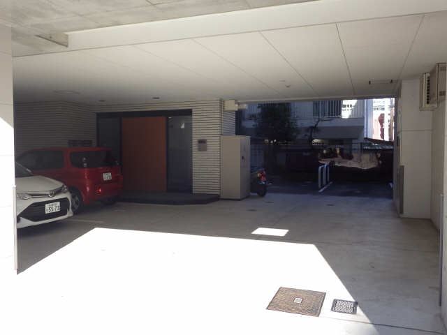  SUNNY HIGASHIYAMA 駐車場
