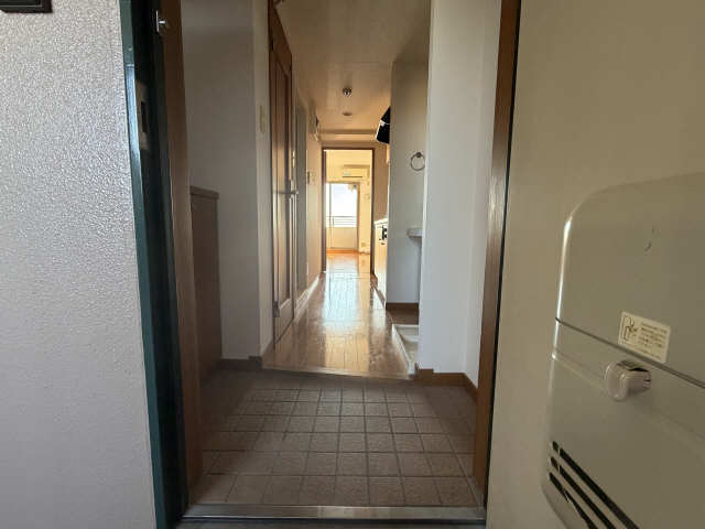 クレスト本山 玄関